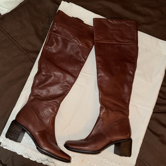 Over the knees hazelnut rounded square toe boots with low heel. - Picture 3 of 8